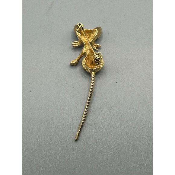 Vintage Cute Cat Kitten Pin Brooch Long Dangling Tail Gold Tone and Green Eyes - Picture 4 of 5